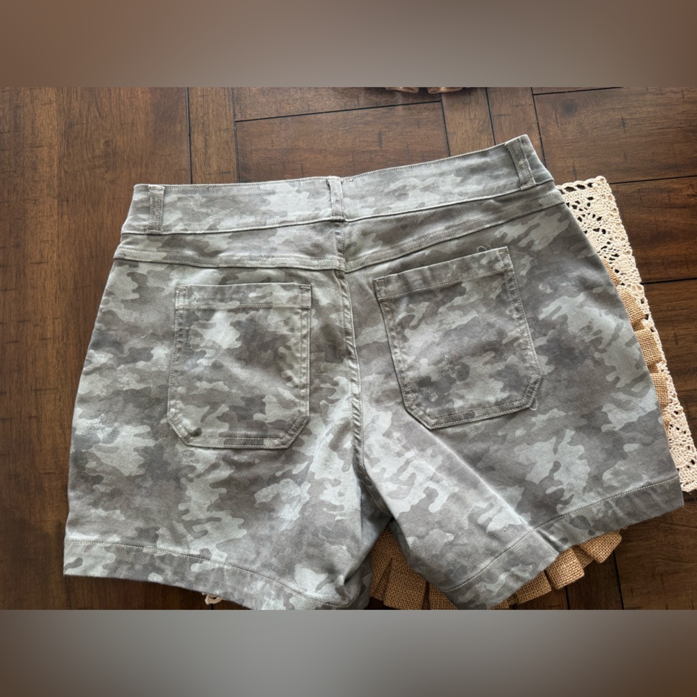 SPANX Olive Green Camo Shorts - Picture 3 of 3